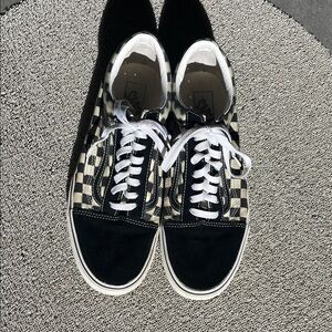 Vans Checkerboard Old Skool Sneakers - Black & White. Men’s 11